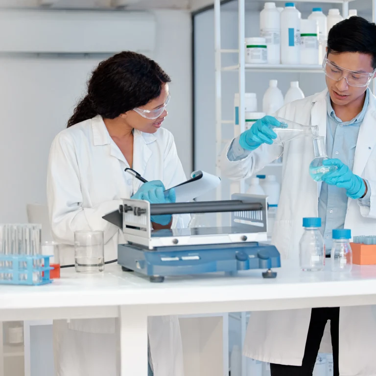 Instrumental para análisis representando proveedor de equipos de laboratorio vs fabricante comprometido con estándares funcionales internacionales de calidad.