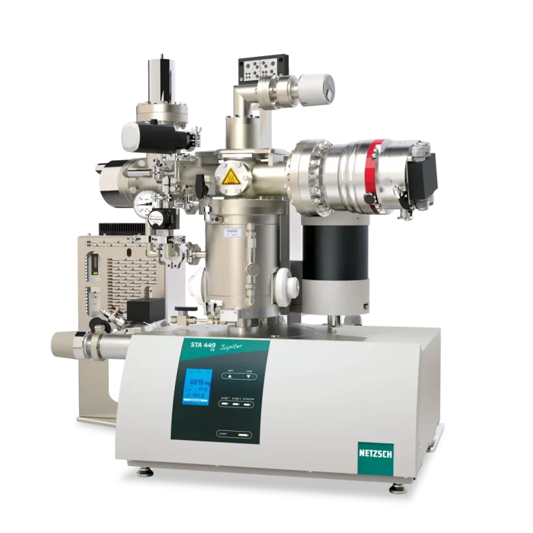 Equipo de laboratorio NETZSCH para análisis térmico de materiales, tecnología avanzada utilizada en investigación industrial y control de calidad.